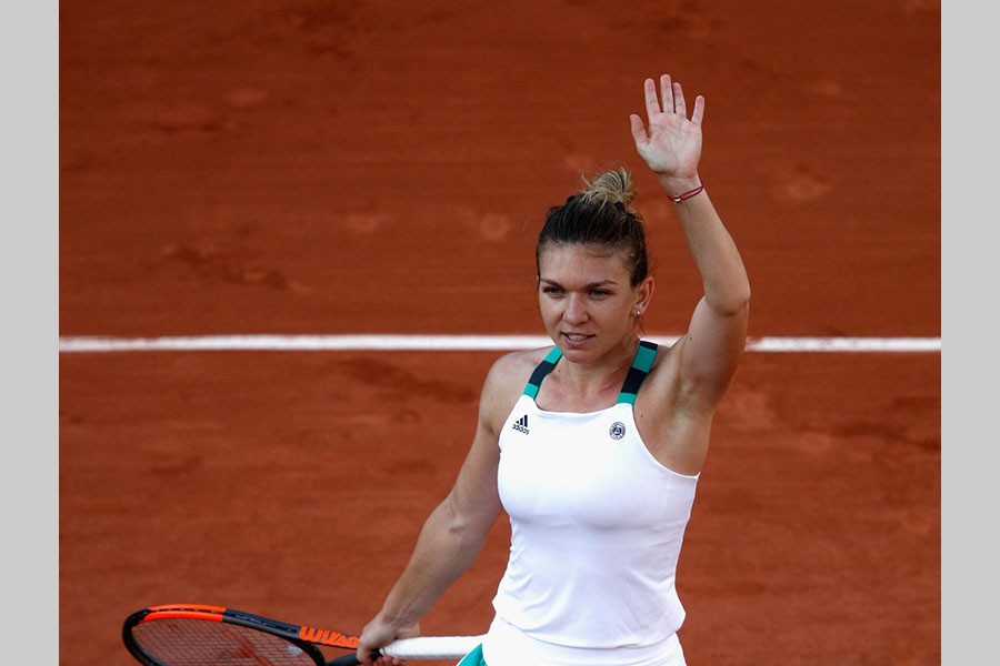 Simona Halep moves into second round