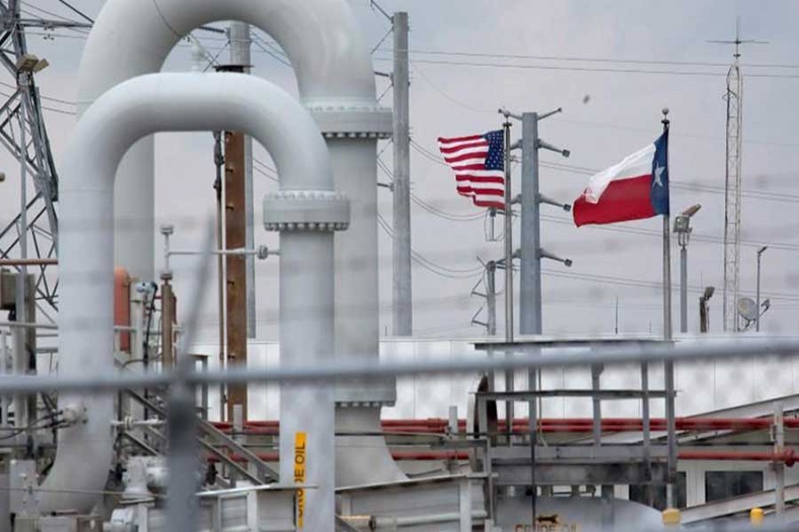 A maze of crude oil pipe and equipment is seen with the American and Texas flags flying in the background during a tour by the Department of Energy at the Strategic Petroleum Reserve in Freeport, Texas, US, June 9, 2016. Reuters/Files