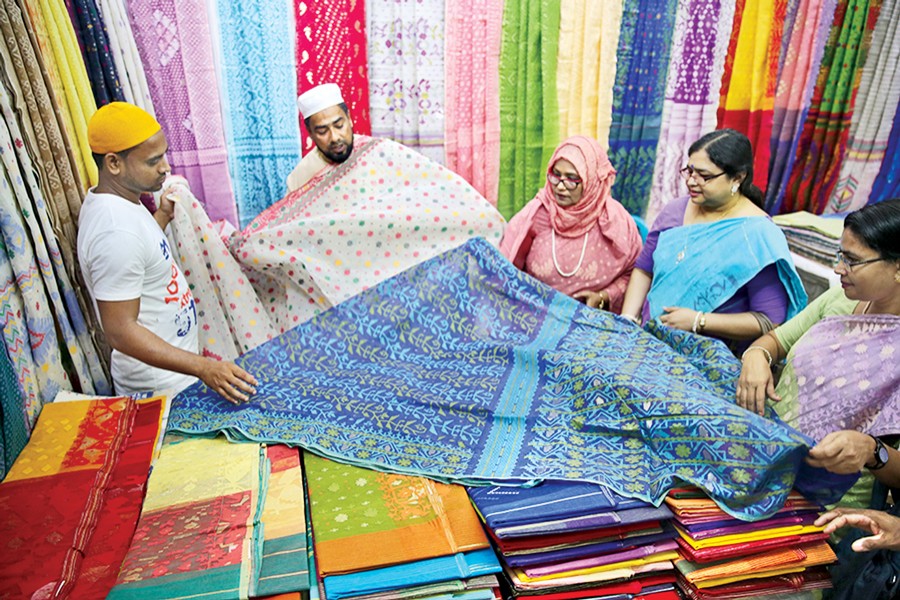 Eid shopping gains momentum