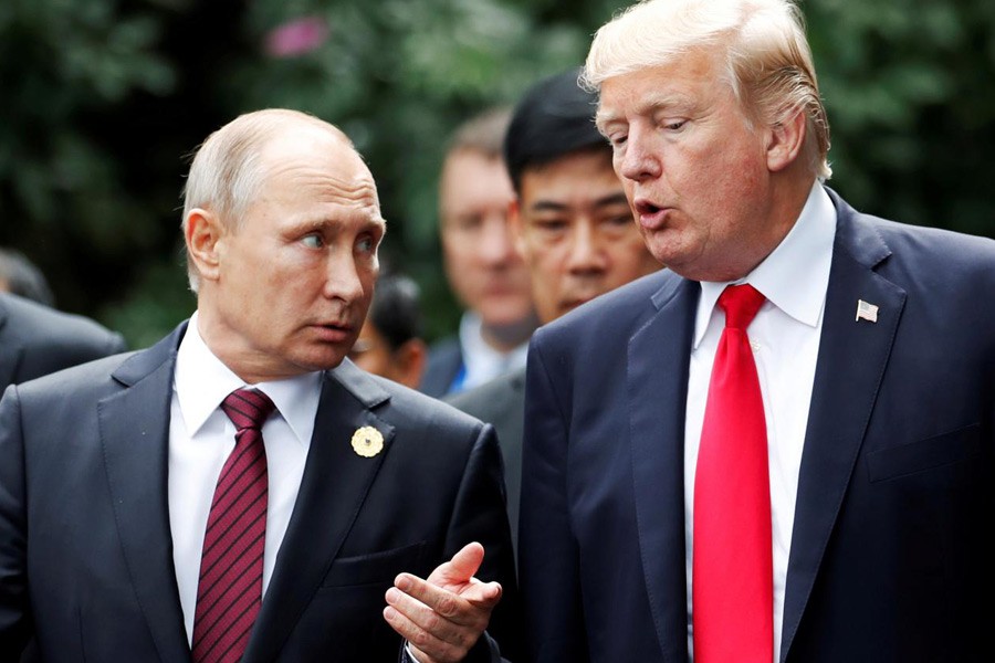 US President Donald Trump and Russia’s President Vladimir Putin talk during the family photo session at the APEC Summit in Danang, Vietnam November 11, 2017. Reuters.