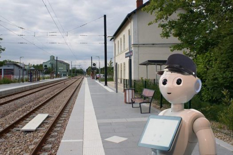 Pepper also wore a hat when it took on duties at French railway stations, offering timetable advice. Photo: Softbank