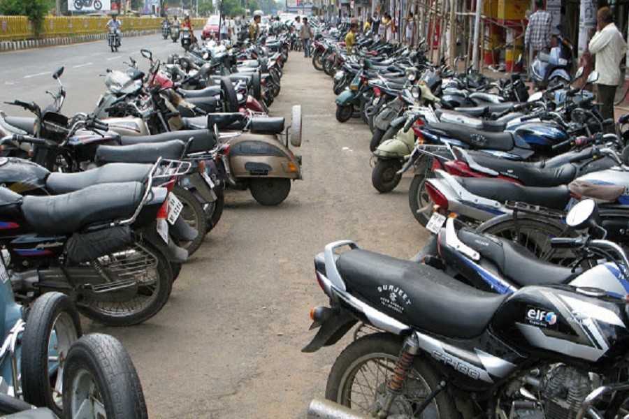 1055 new motorcycles hit roads daily in Jan-Apr