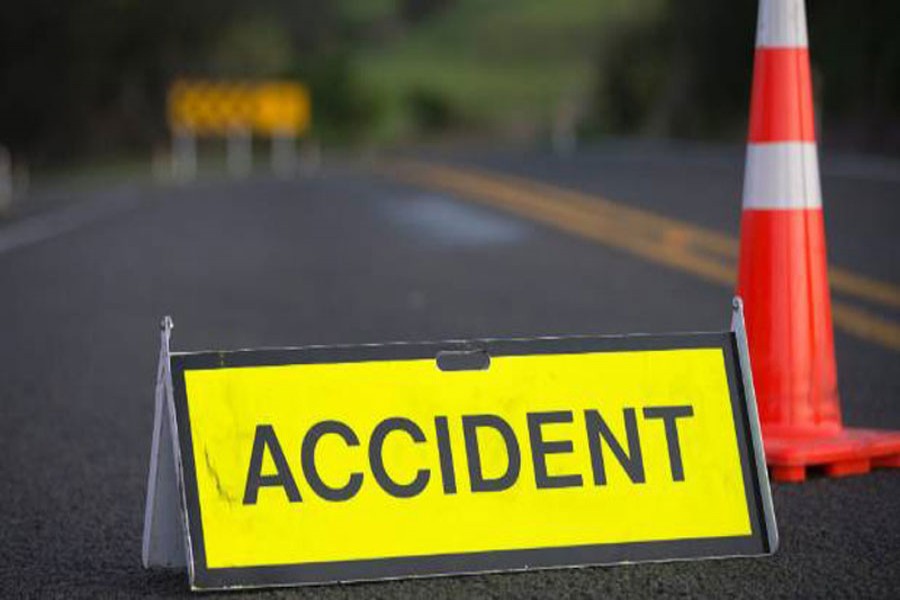 Road crashes kill seven in two districts