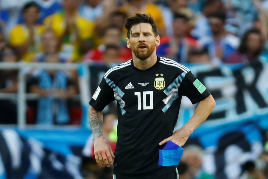 Messi misses penalty, Iceland hold Argentina