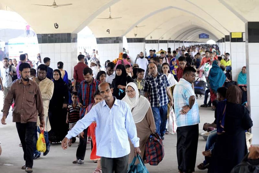 Holidaymakers returning to Dhaka after Eid vacation