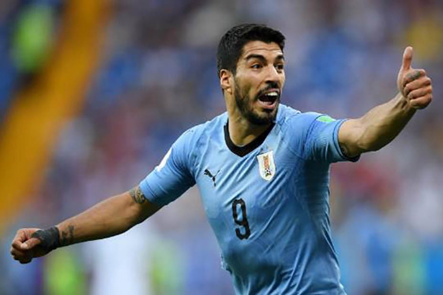 Uruguay thrashes Russia to take top spot