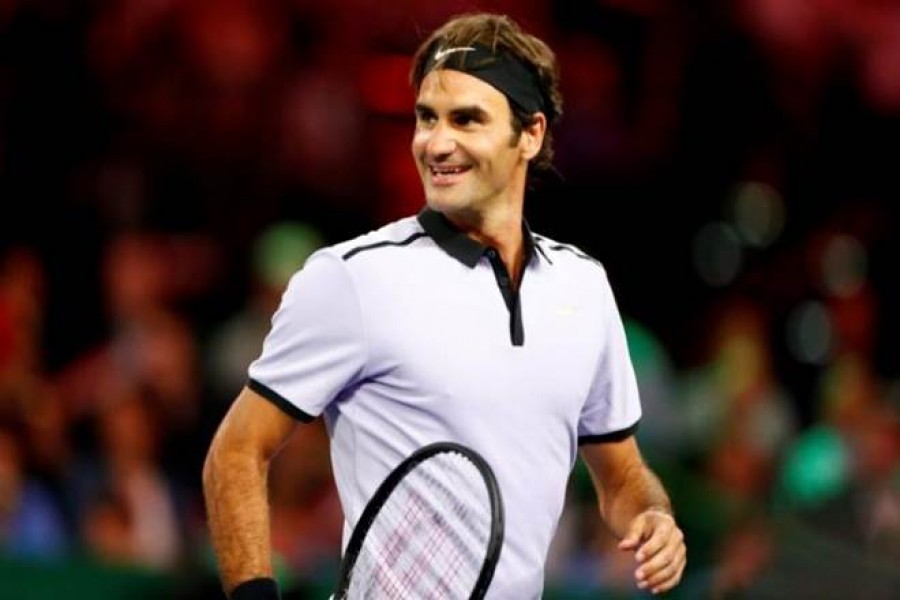 Wimbledon 2018: Federer begins title defence with routine win