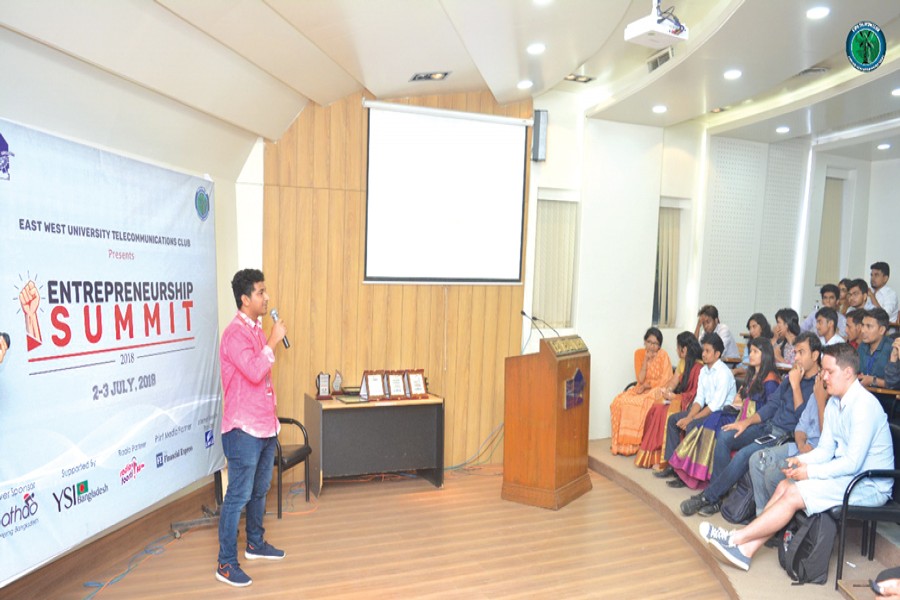 A member of the audience sharing his personal experience at Entrepreneurship Summit 2018