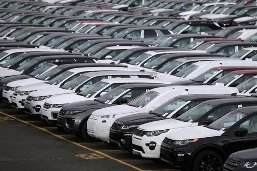 New Land Rover cars are seen in a parking lot at the Jaguar Land Rover plant at Halewood in Liverpool, northern England, September 12 , 2016 - Reuters/File