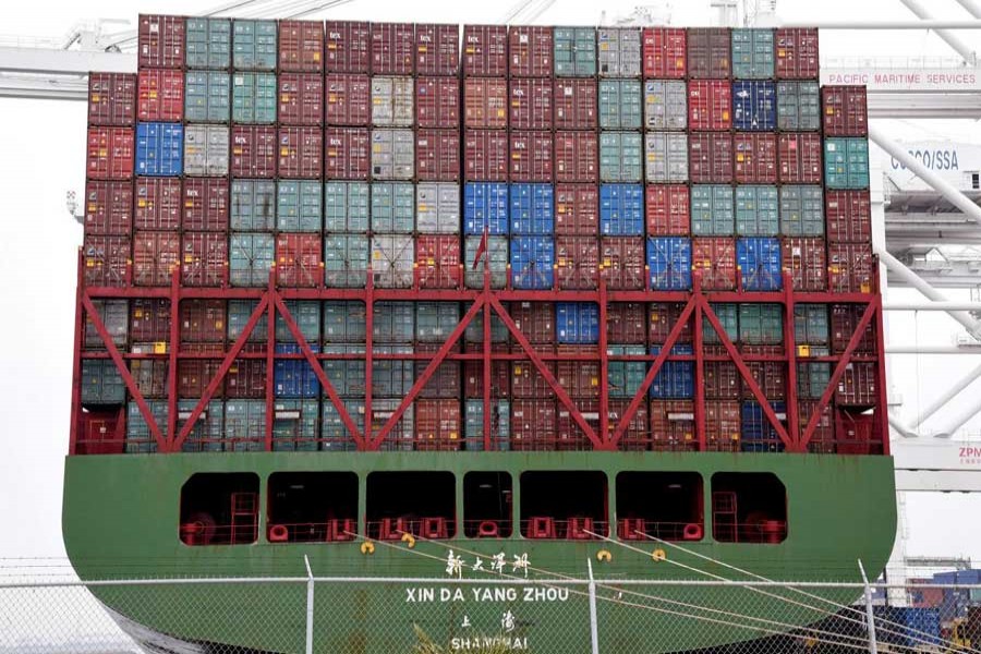 Shipping containers being loaded onto Xin Da Yang Zhou ship from Shanghai, China at Pier J at the Port of Long Beach in Long Beach, California, US, April 4, 2018. Reuters/File Photo