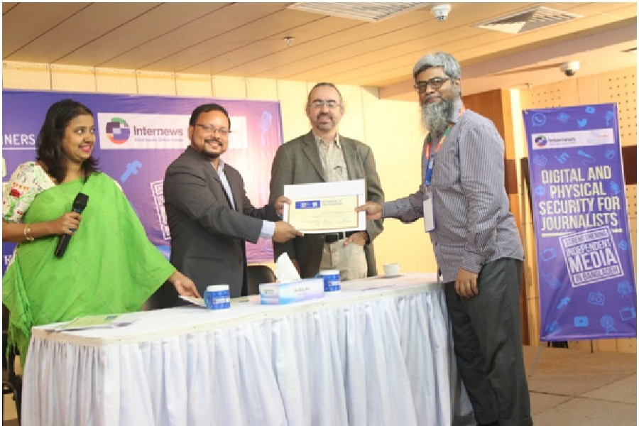 Organisers of the workshop ‘Digital and Physical Security for Journalists’ handing over certificate to a participant in the capital on Thursday