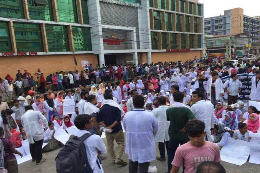 Medical students block Dhaka-Mymensingh highway over doctor’s death