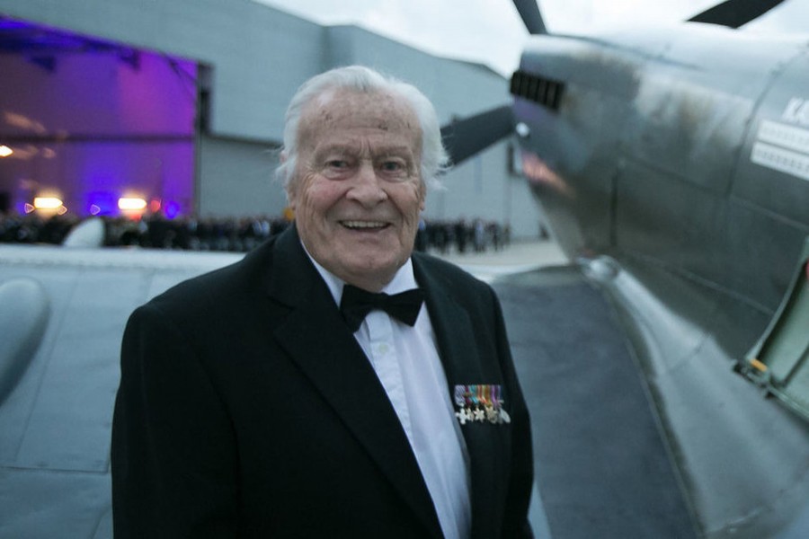 Battle of Britain hero Geoffrey Wellum dies aged 96. Internet photo