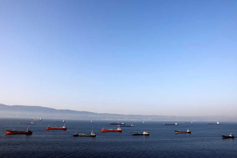 Oil tankers wait to dock at Tupras refinery near the northwestern Turkish city of Izmit, Turkey, June 28, 2017. Reuters/File Photo