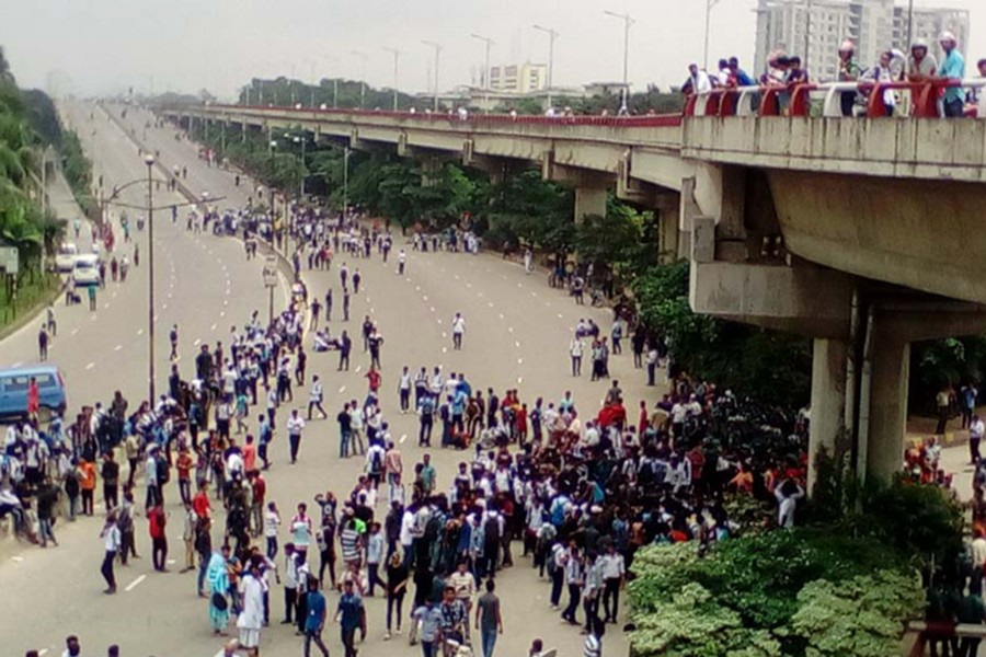 Students from Shaheed Ramiz Uddin Cantonment College took to the streets on Monday to protest the deaths of two fellow students in a road accident — Focus Bangla photo used for representation