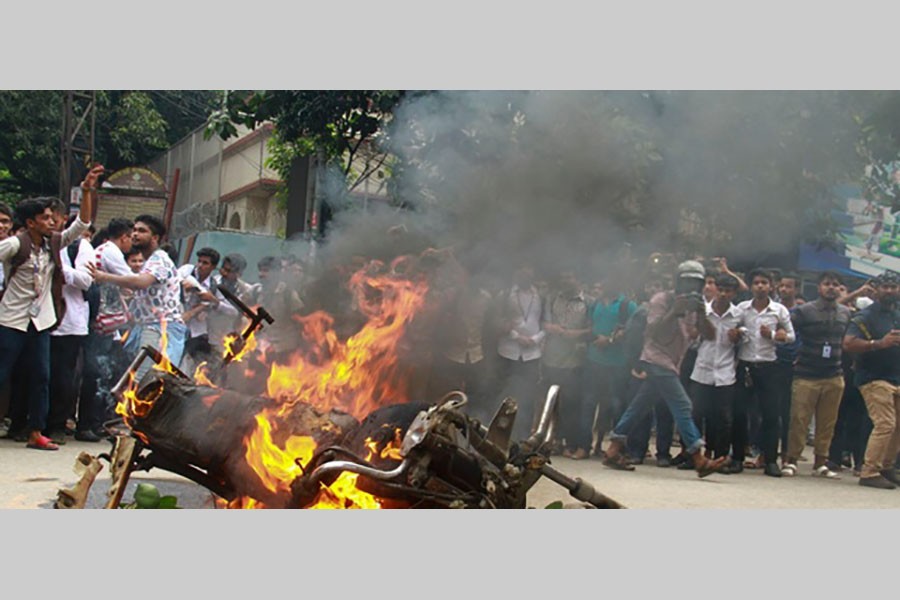 Protesters set traffic police’s motorbike on fire