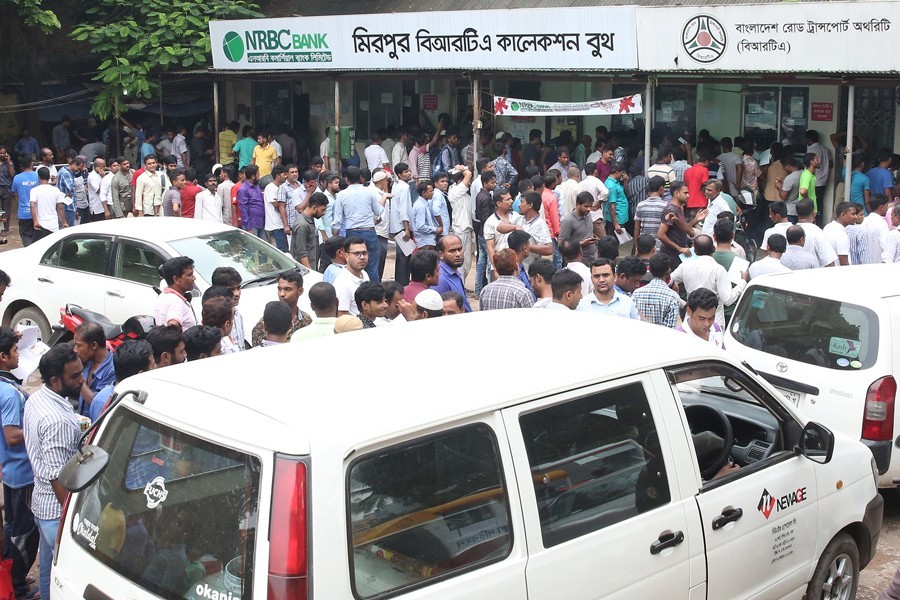 A large crowd thronging the office of Bangladesh Road Transport Authority in the capital on Sunday to collect driving licences and other valid papers amid the students’ campaign to discipline delinquent drivers — FE Photo