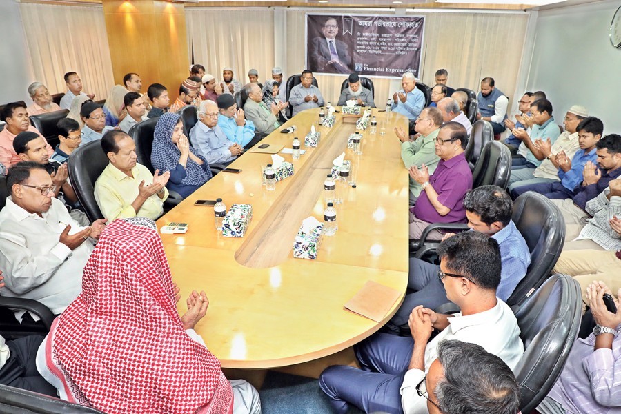 Munajat being offered seeking eternal peace of the departed soul of A. H. M. Moazzem Hossain, editor of The Financial Express, at a doa mahfil at the newspaper's office in the city on Tuesday — FE Photo