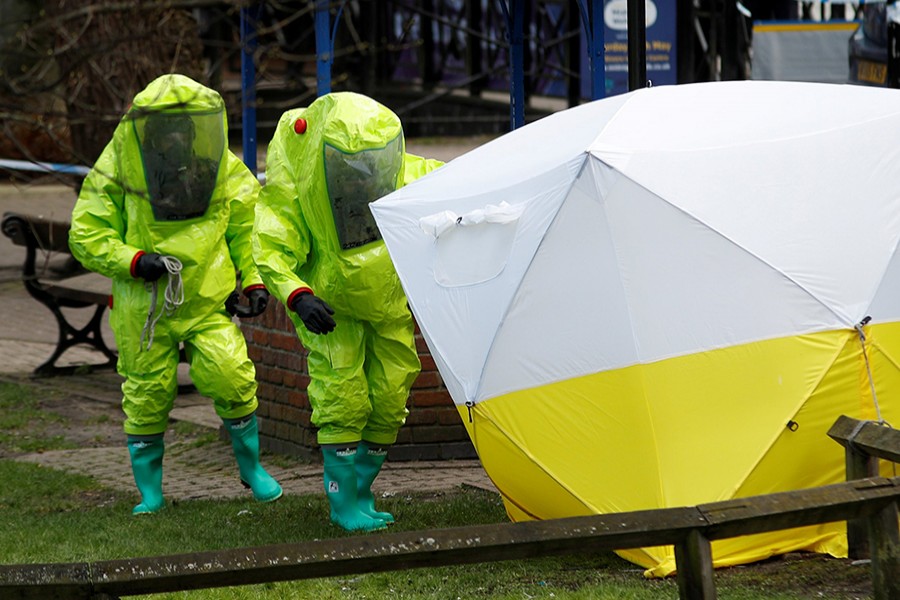 The forensic tent, covering the bench where Sergei Skripal and his daughter Yulia were found, is repositioned by officials in protective suits in the center of Salisbury, Britain — Reuters/File