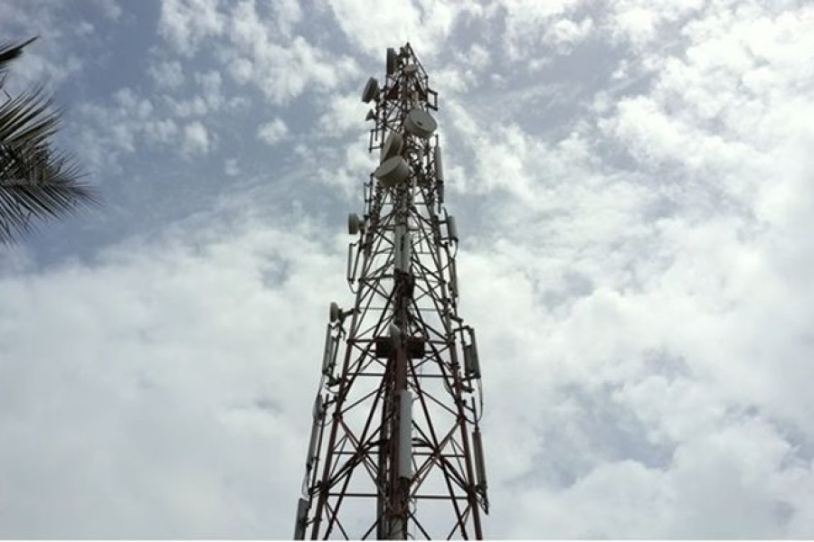 Four telcos to get licence to provide mobile towers