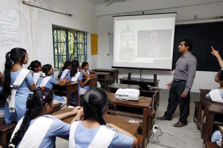 Utilising multimedia classrooms in education   