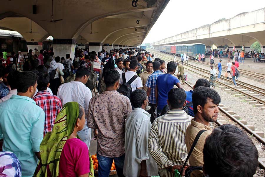 Holidaymakers waiting for train at Kamalapur Railway Station on Sunday morning. -Focus Bangla Photo