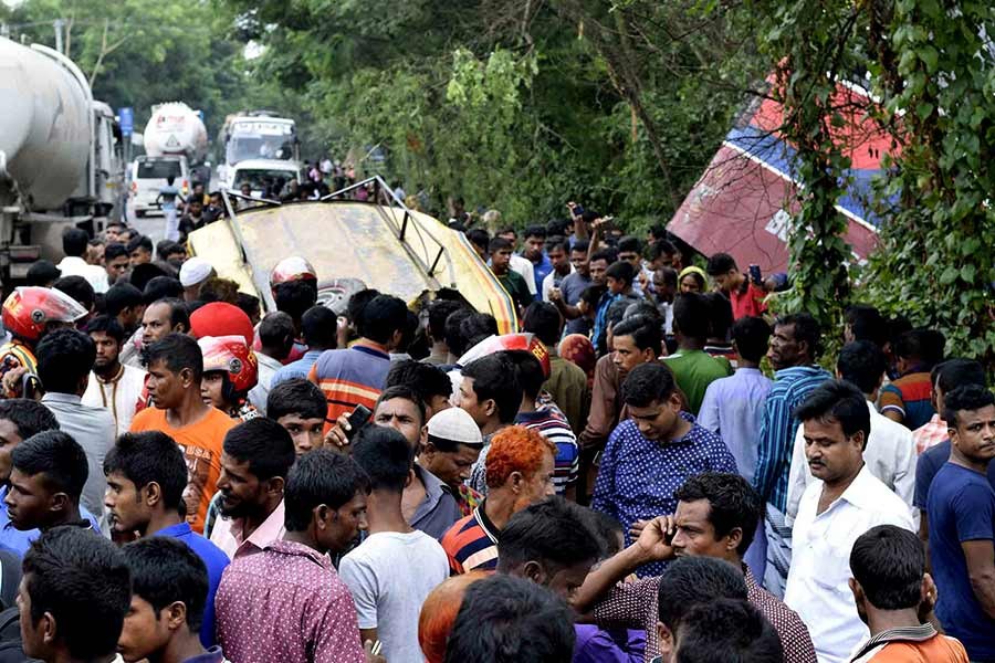 Bus-human hauler collision claims 13 lives in Natore