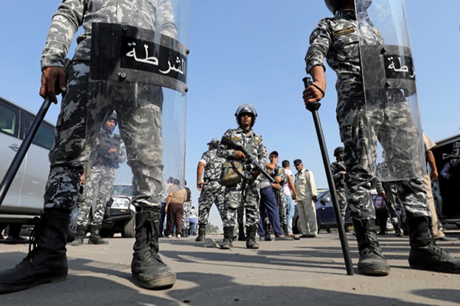 Egypt's security forces guard the road after they thwarted a suicide bomb attack outside a church a in Qalyubiyah, a governorate north of Cairo, Egypt Aug 11. Reuters/File photo