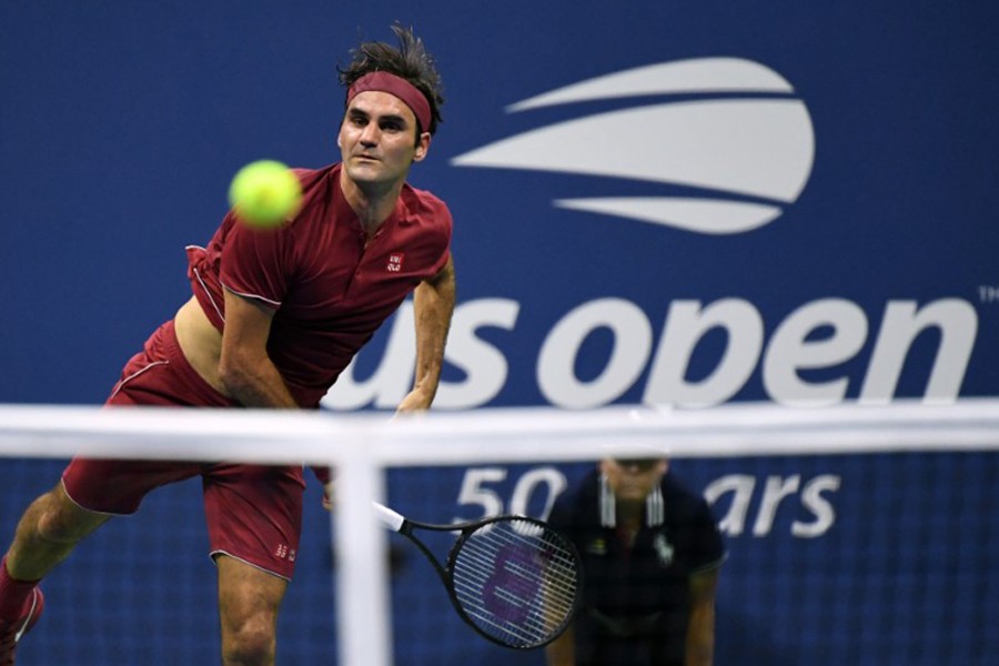 Federer breezes into US Open second round