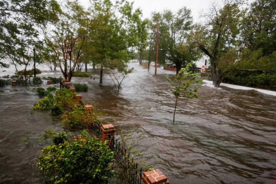 Water from the Neuse river floods the streets during the passing of Hurricane Florence in the town of New Bern, North Carolina, US, September 14, 2018. Reuters