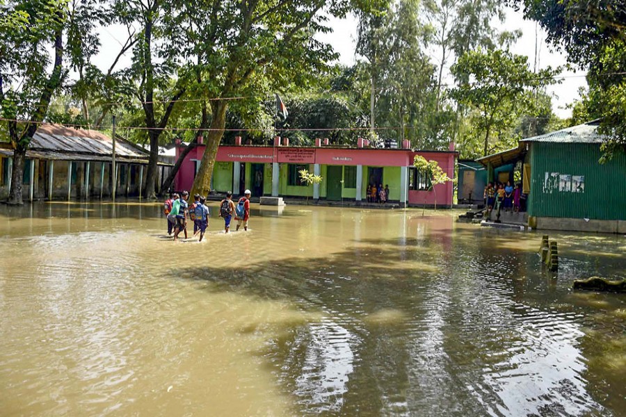 GAIBANDHA: Flood water from the north inundated Fulchharighat	— Focus Bangla