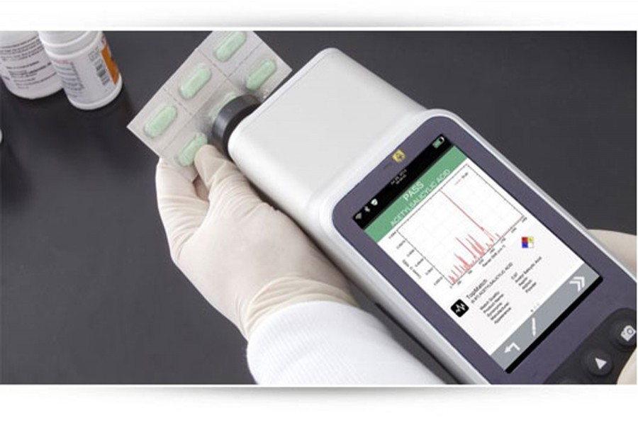 A Raman Spectrometer hand-held device. Image derived from internet