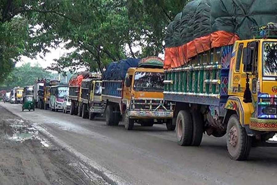 Long tailback on Dhaka-Chattogram highway