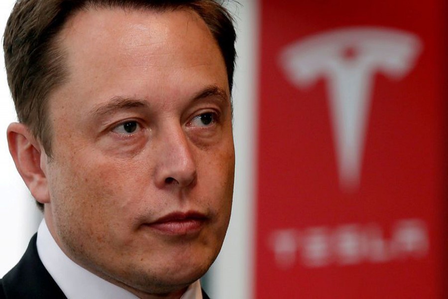 Tesla Motors Inc Chief Executive Elon Musk pauses during a news conference in Tokyo, Japan, September 8, 2014. Reuters/File Photo