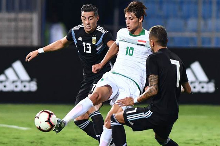 Iraq’s Mohanad Ali in action with Argentina’s Ramiro Funes Mori and Roberto Pereyra. Reuters photo