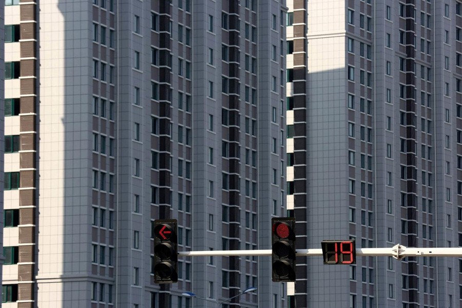 Traffic lights are seen in front of residential buildings in Huaian, Jiangsu province, China October 6, 2018. Reuters