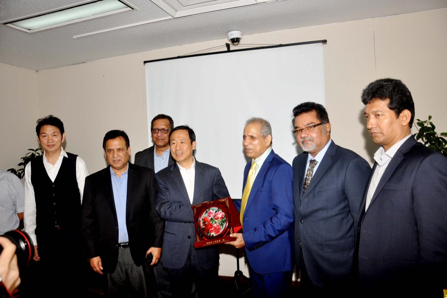 Governor of Hunan and leader of a delegation from the Chinese province Xu Dazhe receiving a crest from President of Federation of Bangladesh Chambers of Commerce and Industry (FBCCI) Md. Shafiul Islam (Mohiuddin) during a meeting at a hotel in Dhaka city recently with former president of DCCI Asif Ibrahim and CEO of Novotel Limited and Director of Novo Air Faiz Khan present