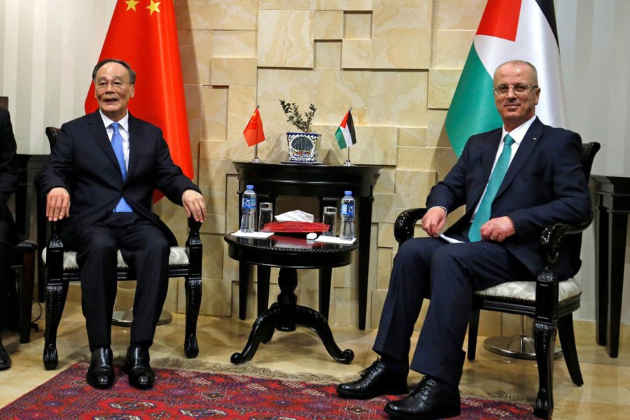 Chinese Vice President Wang Qishan meets with Palestinian Prime Minister Rami Hamdallah in Ramallah in the occupied West Bank October 23, 2018 - Abbas Momani/Pool via Reuters