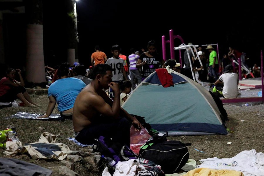 Central American migrants, part of a caravan moving through Mexico toward the US border, rest at a sports field, in Matias Romero, Mexico April 4, 2018 - Reuters file photo