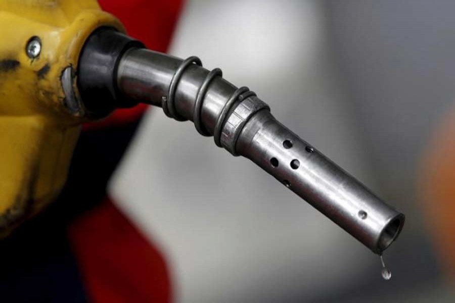 An employee holds a gas pump to refill a car at a petrol station in central Seoul April 6, 2011. Reuters/Files