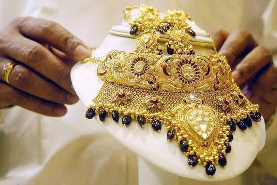 Gold prices break six-year record ahead of Diwali