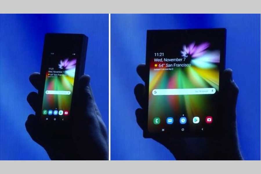 Samsung unveils folding smartphone