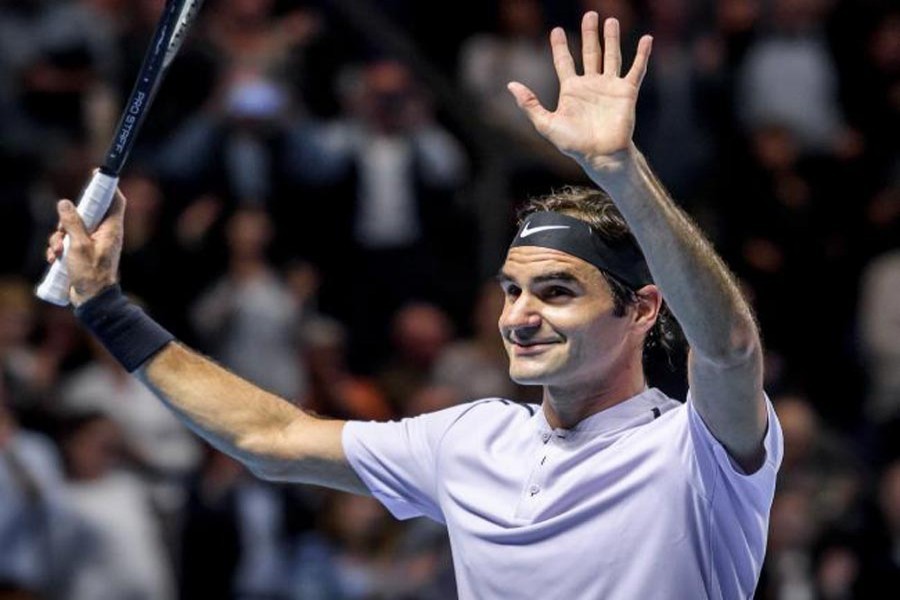 Federer reaches semis at ATP Finals