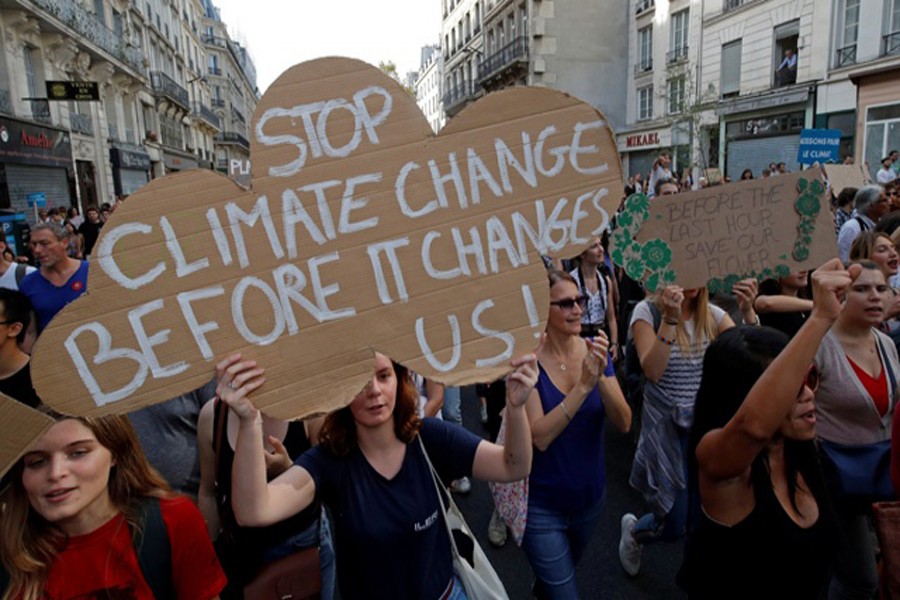 Protesters march to urge politicians to act against climate change in Paris, France, October 13, 2018. Reuters/File Photo