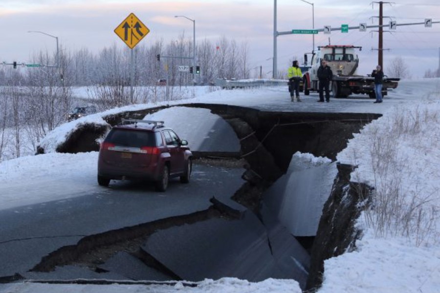 A stranded vehicle lies on a collapsed roadway near the airport after an earthquake in Anchorage, Alaska, U.S. November 30, 2018 - Reuters/Nathaniel Wilder