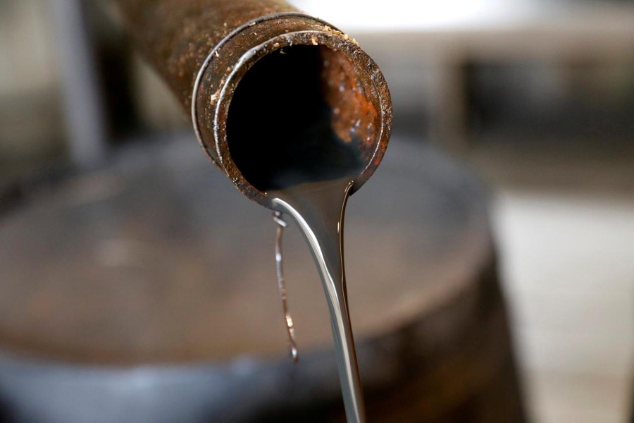 Oil pours out of a spout from Edwin Drake's original 1859 well that launched the modern petroleum industry at the Drake Well Museum and Park in Titusville, Pennsylvania US, October 5, 2017. Reuters/Files