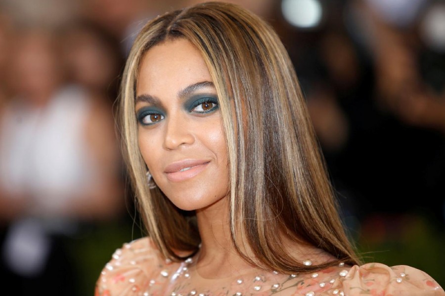 Singer-Songwriter Beyonce Knowles arrives at the Metropolitan Museum of Art Costume Institute Gala (Met Gala) to celebrate the opening of "Manus x Machina: Fashion in an Age of Technology" in the Manhattan borough of New York, US, May 2, 2016 - REUTERS/Eduardo Munoz/File Photo