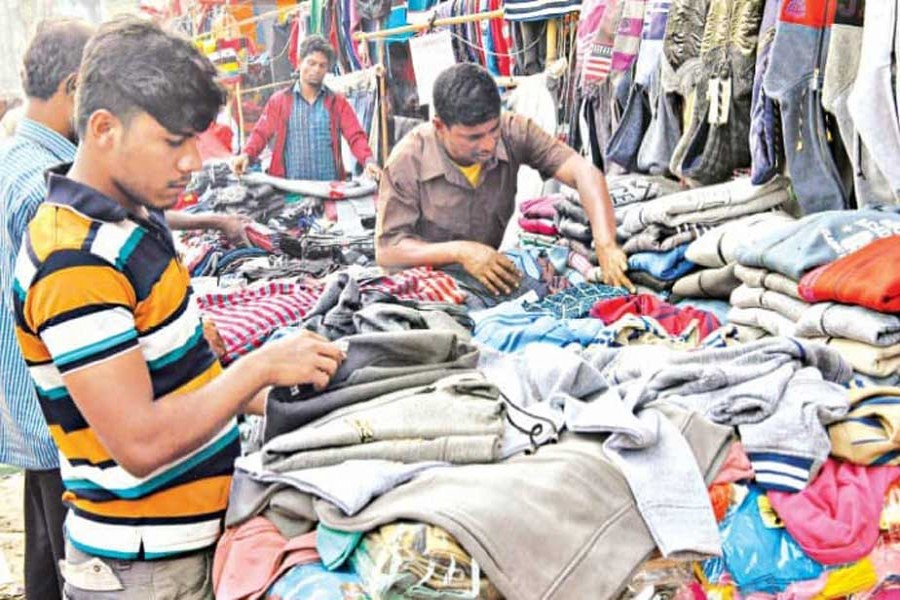 Sale of warm clothes yet to gain momentum in city