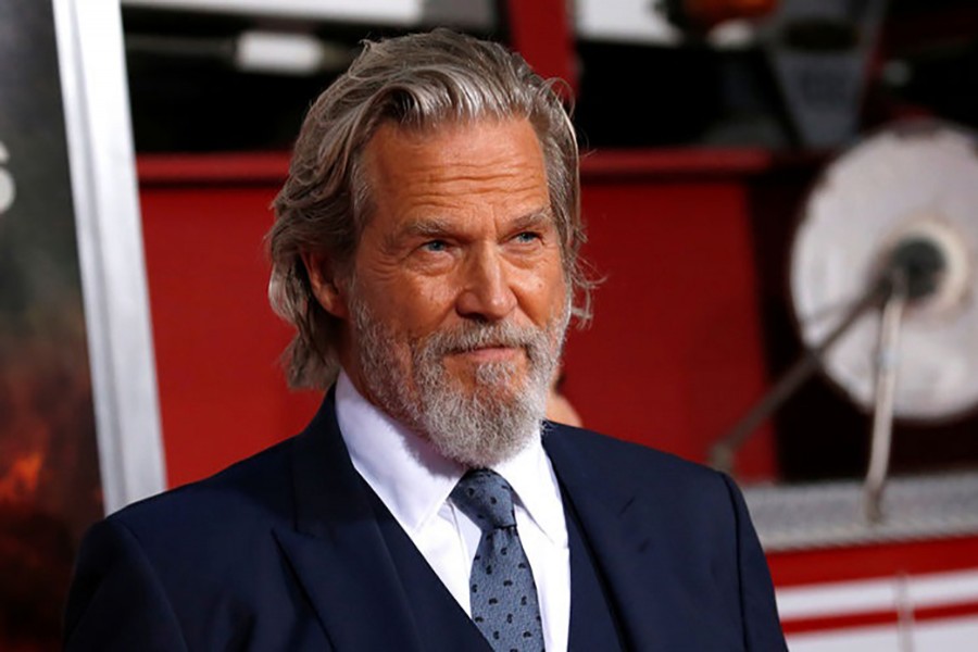 Cast member Jeff Bridges poses at the premiere for "Only the Brave" in Los Angeles, California, US, October 8, 2017. Reuters file photo