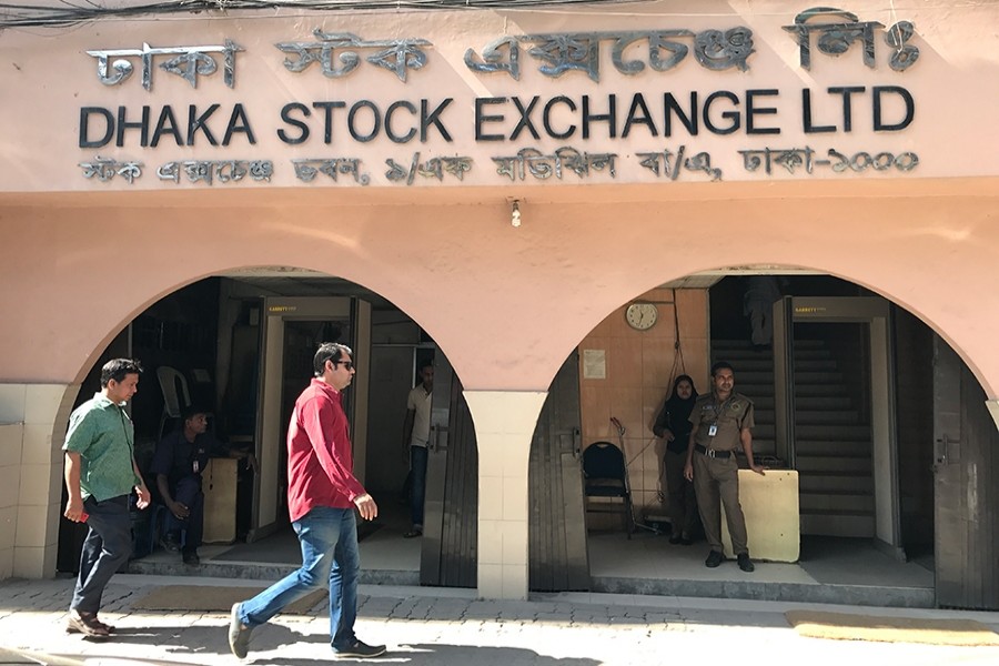 Pedestrians walk past the Dhaka Stock Exchange office building at Motijheel in Dhaka — FE/File